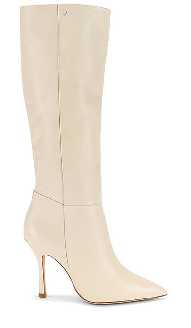 Larroude The Kate Boot in Ivory - Larroude La botte Kate en ivoire - Larroude 象牙色 Kate 靴子 - Larroude Der Kate-Stiefel in Elfenbein - Larroude THE 케이트 부츠 아이보리 색상 - Larroude The Kate Boot in avorio