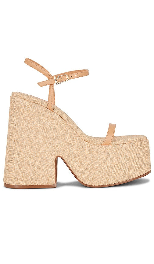 Larroude Wanda Heel in Tan - Talon Larroude Wanda en beige - Larroude Wanda 黄褐色高跟鞋 - Larroude Wanda Heel in Hellbraun - Larroude Wanda 힐 탠 색상 - Tacco Larroude Wanda in marrone chiaro
