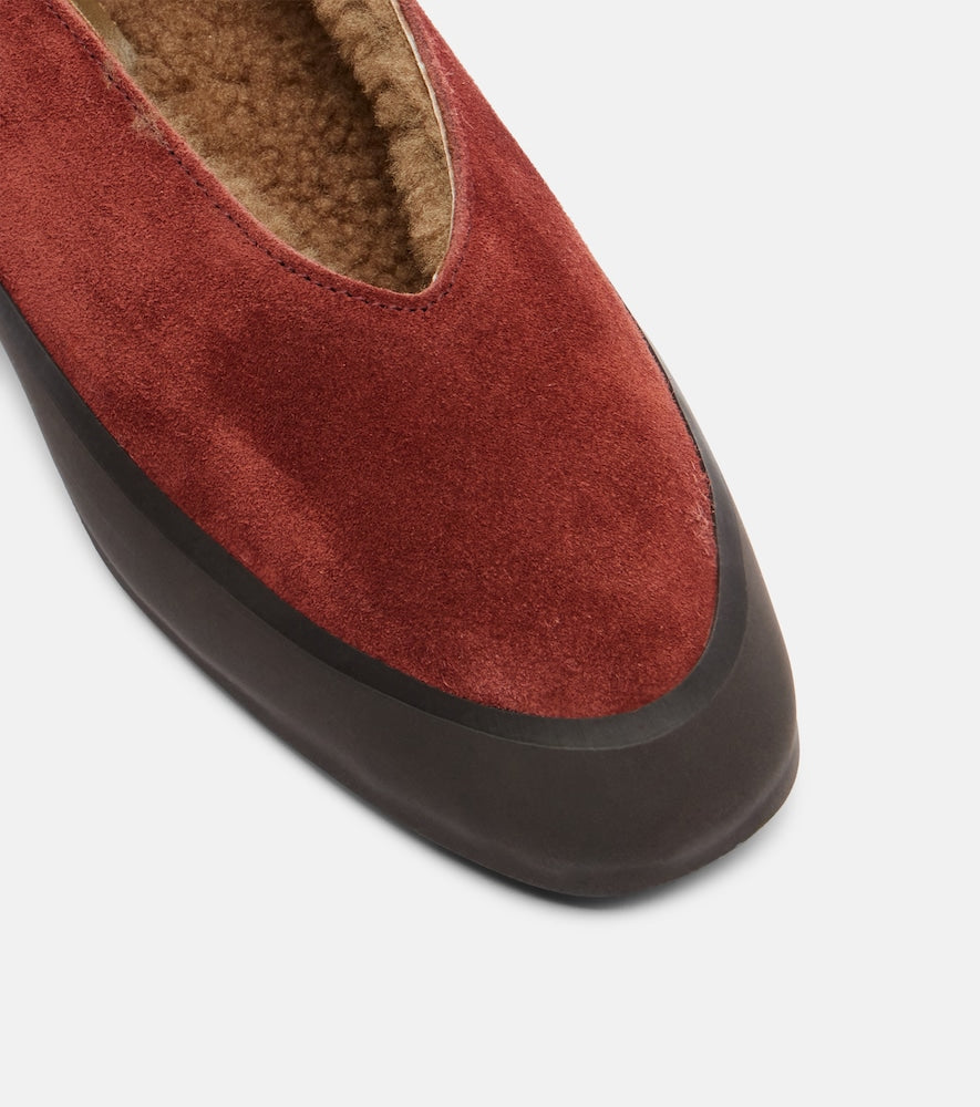Le Monde Beryl Apres Ski shearling-lined suede flats