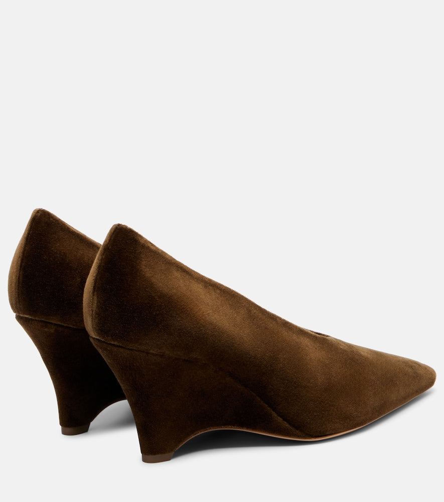 Le Monde Beryl Victoria 70 velvet wedges