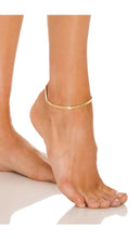 Lili Claspe Reggie Thick Anklet in Metallic Gold