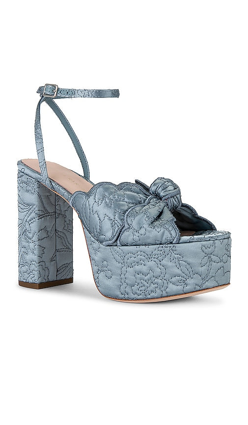 Loeffler Randall Isabel Quilted Knot Platform Heel in Baby Blue - Loeffler Randall Isabel matelassé à talon plateforme avec nœud en bleu bébé - Loeffler Randall Isabel 淡蓝色绗缝结饰厚底高跟鞋 - Loeffler Randall Isabel Quilted Knot Plateauabsatz in Babyblau - Loeffler Randall Isabel 퀼팅 매듭 플랫폼 힐 베이비 블루 색상 - Loeffler Randall Isabel Tacco con plateau trapuntato e nodo in blu baby