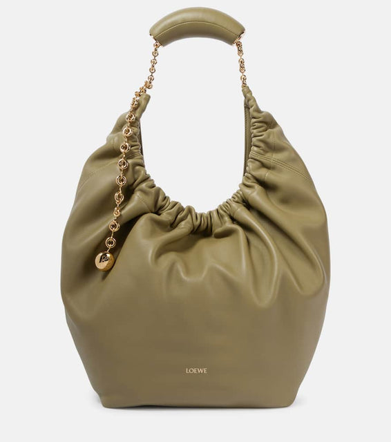 Loewe Squeeze Medium leather shoulder bag. Shop Loewe Shoulder Bags for women now.