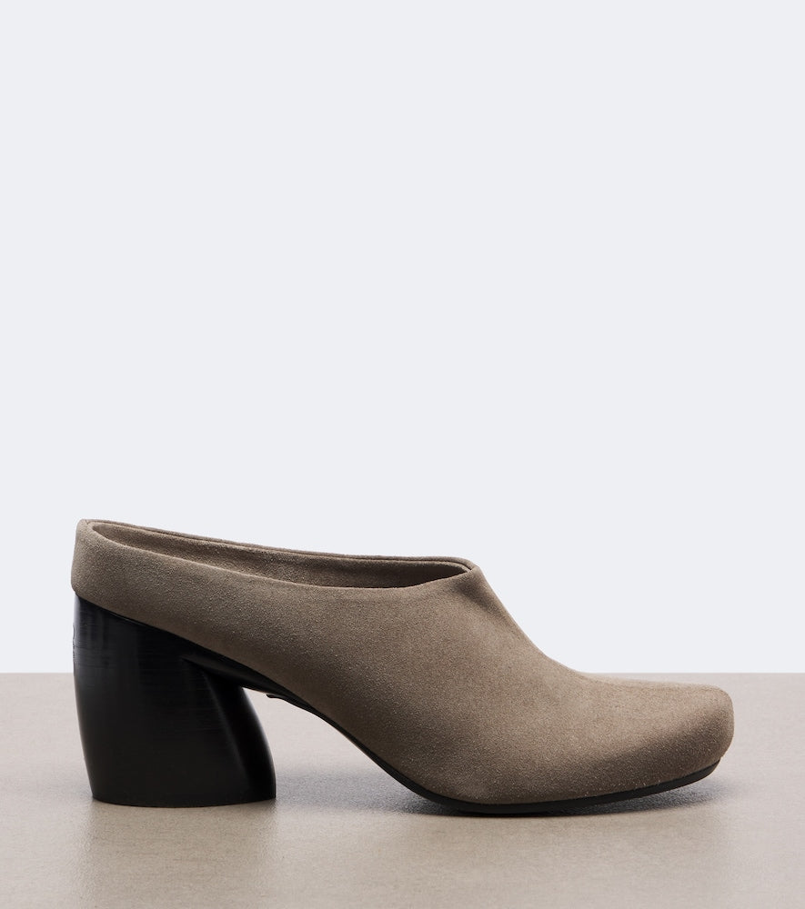 Loewe Oval suede mules in Grey - Mid Heel Pumps