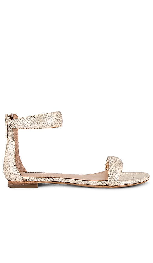 Lola Cruz Amy Sandal in Metallic Gold - Sandale Amy Lola Cruz en or métallisé - Lola Cruz Amy 金属金色凉鞋 - Lola Cruz Amy Sandale in Metallic-Gold - Lola Cruz Amy 샌들 메탈릭 골드 소재 - Sandalo Lola Cruz Amy in oro metallizzato