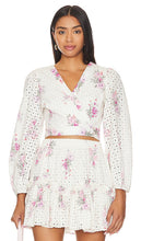 LoveShackFancy Kinza Crop Wrap Top in White - LoveShackFancy Kinza - Haut cache-cœur court en blanc - LoveShackFancy Kinza 白色短款裹身上衣 - LoveShackFancy Kinza Crop Wrap Top in Weiß - LoveShackFancy Kinza 크롭 랩 탑 - Top avvolgente corto LoveShackFancy Kinza in bianco