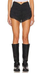 Lovers and Friends Andi Fringe Skort in Black - Lovers and Friends - Jupe-short à franges Andi en noir - Lovers and Friends Andi 黑色流苏裙裤 - Lovers and Friends Andi Fransen-Skort in Schwarz - Lovers and Friends Andi Fringe Skort 블랙 색상 - Lovers and Friends Andi Gonna con frange in nero
