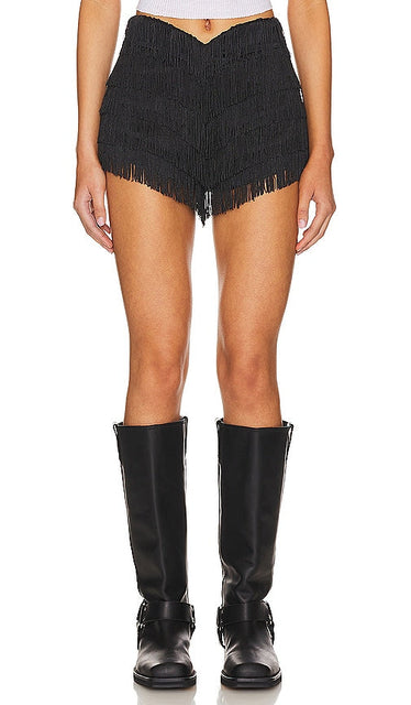 Lovers and Friends Andi Fringe Skort in Black - Lovers and Friends - Jupe-short à franges Andi en noir - Lovers and Friends Andi 黑色流苏裙裤 - Lovers and Friends Andi Fransen-Skort in Schwarz - Lovers and Friends Andi Fringe Skort 블랙 색상 - Lovers and Friends Andi Gonna con frange in nero