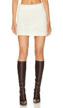 Lovers and Friends Cable Knit Mini Skirt in Ivory - Lovers and Friends - Mini-jupe en maille torsadée en ivoire - Lovers and Friends 象牙色绞花针织迷你裙 - Lovers and Friends Zopfstrick-Minirock in Elfenbein - Lovers and Friends 케이블 니트 미니 스커트 - Minigonna in maglia a trecce Lovers and Friends in avorio