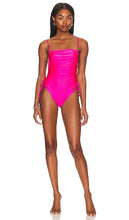 Lovers and Friends Call Me Up One Piece in Fuchsia - Les amoureux et les amis m'appellent One Piece en fuchsia - 恋人和朋友呼唤我一件紫红色的作品 - Liebhaber und Freunde nennen mich One Piece in Fuchsia - 연인과 친구들이 불러주는 푸시아 원피스 - Amanti e amici mi chiamano One Piece in fucsia