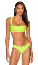 Lovers and Friends Fun Loving Top in Green - Lovers and Friends Fun Loving Top en vert - 恋人和朋友有趣的绿色上衣 - Lovers and Friends Fun Loving Top in Grün - Lovers and Friends 펀 러버 탑 - Amanti e amici Top amante del divertimento in verde
