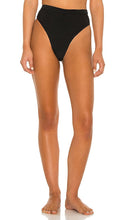 Lovers and Friends Gage High Waist Bottom in Black - Lovers and Friends Gage - Bas taille haute noir - Lovers and Friends Gage 黑色高腰底裤 - Lovers and Friends Gage-Hose mit hoher Taille in Schwarz - Lovers and Friends GAGE ​​하이 웨이스트 하의 블랙 색상 - Lovers and Friends Gage Fondo a vita alta in nero