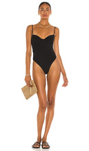 Lovers and Friends Gage One Piece in Black - Lovers and Friends Gage une pièce en noir - 恋人和朋友 Gage One 一件黑色 - Lovers and Friends Gage Einteiler in Schwarz - Lovers and Friends GAGE ​​원피스 블랙 색상 - Amanti e amici Gage One Piece in nero