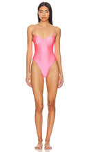 Lovers and Friends Gage One Piece in Pink - Lovers and Friends Gage One Piece en rose - 恋人和朋友 Gage 一件粉色 - Lovers and Friends Gage Einteiler in Rosa - Lovers and Friends GAGE ​​원피스 핑크 - Amanti e amici Gage One Piece in rosa