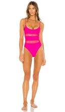 Lovers and Friends Jet One Piece in Fuchsia - Lovers and Friends Jet One Piece en fuchsia - 恋人和朋友 Jet One 一件紫红色 - Lovers and Friends Jet-Einteiler in Fuchsia - Lovers and Friends 제트 원피스 - Amanti e Amici Jet One Piece in colore Fucsia
