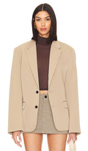 Lovers and Friends Joan Blazer in Tan - Lovers and Friends - Joan Blazer en beige - 恋人和朋友 Joan Blazer 棕褐色 - Lovers and Friends Joan Blazer in Hellbraun - 연인과 친구 Joan Blazer in Tan - Amanti e amici Joan Blazer in marrone chiaro