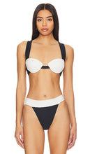 Lovers and Friends Kula Ruched Swim Top in White - Lovers and Friends - Kula - Haut de maillot de bain froncé - Blanc - Lovers and Friends Kula 白色褶饰游泳上衣 - Lovers and Friends Kula gerafftes Badeoberteil in Weiß - Lovers and Friends Kula 루치드 스윔 탑 - Top da bagno con volant Kula Lovers and Friends in bianco