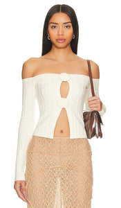Lovers and Friends Liora Rosette Sweater in White - Lovers and Friends - Pull Liora Rosette en blanc - Lovers and Friends Liora 白色玫瑰花毛衣 - Lovers and Friends Liora Rosette Pullover in Weiß - Lovers and Friends Liora 로제트 스웨터화이트 색상 - Maglione Liora Rosette di Lovers and Friends in bianco