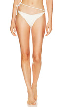 Lovers and Friends Lucky One Bottom in Ivory - Lovers and Friends Lucky One Bottom en ivoire - 恋人和朋友幸运一底象牙色 - Lovers and Friends Lucky One Bottom in Elfenbein - Lovers and Friends 럭키원 하의 in Ivory - Amanti e amici Lucky One Bottom in avorio
