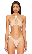 Lovers and Friends Margaret Cross Front Halter Top in Neutral - Lovers and Friends - Margaret Cross - Haut dos nu avec croix sur le devant - Neutre - Lovers and Friends Margaret Cross 中性色前挂脖上衣 - Lovers and Friends Margaret Cross Neckholder-Top in Neutral - Lovers and Friends Margaret Cross 프론트 홀터 탑 - Amanti e amici Margaret Cross Top allacciato sul davanti in neutro
