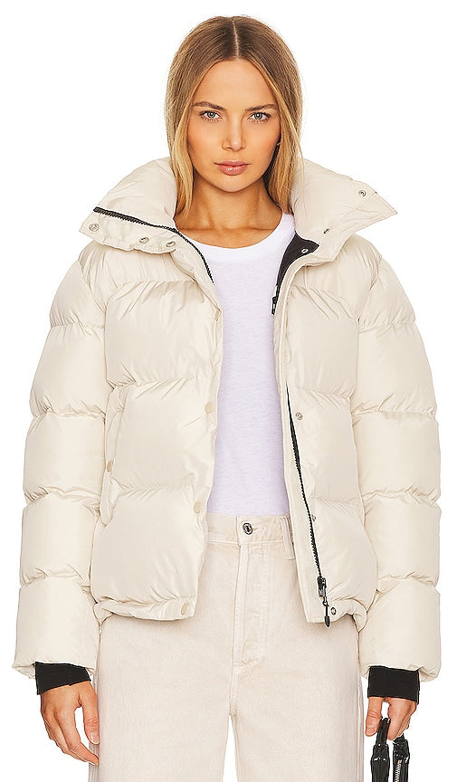 Lovers and Friends Maya Puffer Jacket in Cream - Lovers and Friends - Doudoune Maya en crème - Lovers and Friends Maya 奶油色填充夹克 - Lovers and Friends Maya Pufferjacke in Creme - Lovers and Friends 마야 퍼퍼 재킷 - Piumino Lovers and Friends Maya color crema