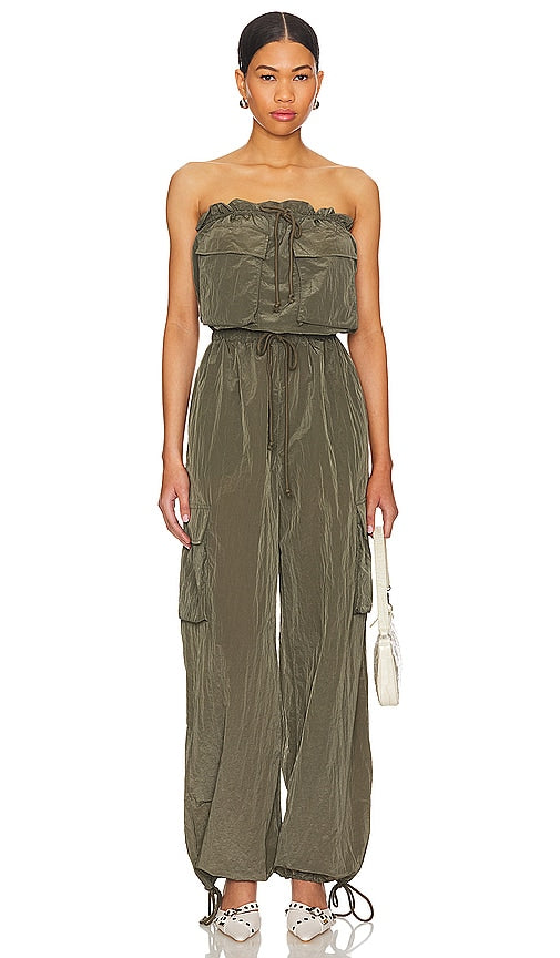 Lovers and Friends Noah Cargo Jumpsuit in Olive - Lovers and Friends - Combinaison cargo Noah - Olive - Lovers and Friends Noah 橄榄色工装连身裤 - Lovers and Friends Noah Cargo-Overall in Oliv - Lovers and Friends NOAH 카고 점프수트 - Tuta cargo Noah Lovers and Friends in verde oliva