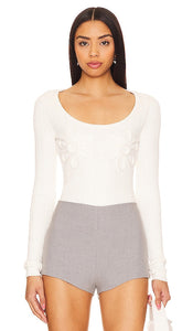 Lovers and Friends Quinella Sweater in Ivory - Pull Quinella Lovers and Friends en ivoire - Lovers and Friends Quinella 象牙色毛衣 - Lovers and Friends Quinella Pullover in Elfenbein - Lovers and Friends 퀴넬라 스웨터 아이보리 색상 - Maglione Quinella Lovers and Friends in avorio