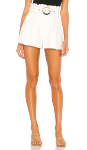 Lovers and Friends Shelby Short in White - Lovers and Friends - Short Shelby en blanc - 恋人和朋友谢尔比白色短裤 - Lovers and Friends Shelby Short in Weiß - Lovers and Friends 쉘비 쇼츠 화이트 색상 - Amanti e amici Shelby Short in bianco