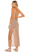 Lovers and Friends Soraya Maxi in Metallic Gold - Lovers and Friends Soraya Maxi en or métallisé - 恋人和朋友 Soraya 金属金色长裙 - Lovers and Friends Soraya Maxi in Metallic-Gold - Lovers and Friends 소라야 맥시 메탈릭 골드 소재 - Lovers and Friends Soraya Maxi in oro metallizzato