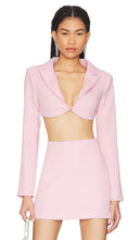 Lovers and Friends Tia Embellished Cropped Blazer in Pink - Lovers and Friends - Tia - Blazer court orné - Rose - Lovers and Friends Tia 带装饰粉色短款西装外套 - Lovers and Friends Tia verzierter Kurzblazer in Rosa - Lovers and Friends Tia 장식 핑크 크롭 블레이저 - Lovers and Friends Tia Blazer corto decorato in rosa