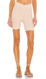 Lovers and Friends V Waist Biker Shorts in Nude - Lovers and Friends - Short motard taille V en chair - Lovers and Friends 裸色 V 腰机车短裤 - Lovers and Friends Bikershorts mit V-Taille in Nude - Lovers and Friends V 웨이스트 바이커 쇼츠 누드 색상 - Pantaloncini da motociclista a vita V Lovers and Friends in color nudo