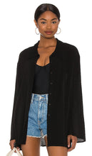 Lovers and Friends Whitney Beach Shirt in Black - Chemise de plage Whitney Lovers and Friends en noir - Lovers and Friends Whitney Beach 黑色衬衫 - Lovers and Friends Whitney Beach Shirt in Schwarz - Lovers and Friends 휘트니 비치 셔츠블랙 색상 - Camicia da spiaggia Whitney Lovers and Friends in nero