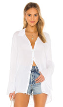 Lovers and Friends Whitney Beach Shirt in White - Lovers and Friends - Chemise de plage Whitney en blanc - 恋人和朋友惠特尼海滩白色衬衫 - Lovers and Friends Whitney Beach Shirt in Weiß - Lovers and Friends 휘트니 비치 셔츠 화이트 색상 - Camicia da spiaggia Whitney Lovers and Friends in bianco