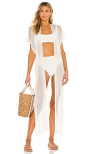 Luli Fama Fringe Caftan in White - Caftan à franges Luli Fama en blanc - Luli Fama 白色流苏长袍 - Luli Fama Fransenkaftan in Weiß - Luli Fama 프린지 카프탄 화이트 색상 - Caftano con frange Luli Fama in bianco