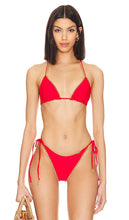 Luli Fama Luli Chic Seamless Triangle Bikini Top in Red - Luli Fama - Haut de bikini triangle sans couture Luli Chic en rouge - Luli Fama Luli Chic 红色无缝三角比基尼上衣 - Luli Fama Luli Chic nahtloses Triangel-Bikinioberteil in Rot - Luli Fama Luli 시크 심리스 트라이앵글 비키니 탑 레드 색상 - Luli Fama Luli Chic Top bikini a triangolo senza cuciture in rosso
