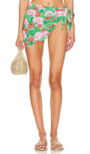 Luli Fama Strawberry Fields Luxe Stitch Sarong in Green - Luli Fama Strawberry Fields Luxe Stitch Sarong en vert - Luli Fama 草莓田豪华缝制绿色纱笼 - Luli Fama Strawberry Fields Luxe Stitch Sarong in Grün - Luli Fama Strawberry Fields 그린 컬러의 Luxe Stitch 사롱 - Luli Fama Strawberry Fields Luxe Stitch Sarong in verde