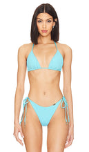 Luli Fama Vibras Triangle Bikini Top in Baby Blue - Haut de bikini triangle Vibras Luli Fama en bleu bébé - Luli Fama Vibras 淡蓝色三角比基尼上衣 - Luli Fama Vibras Triangel-Bikinioberteil in Babyblau - Luli Fama Vibras 트라이앵글 비키니 탑 - Top bikini a triangolo Vibras Luli Fama in celeste