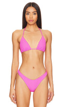 Luli Fama Wavy Baby Triangle Bikini Top in Pink - Haut de bikini triangle ondulé pour bébé Luli Fama en rose - Luli Fama 粉色波浪婴儿三角比基尼上衣 - Luli Fama Welliges Baby-Triangel-Bikinioberteil in Rosa - Luli Fama 웨이브 베이비 트라이앵글 비키니 탑 (핑크) - Top bikini a triangolo ondulato Luli Fama per bambini in rosa