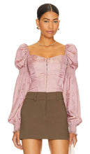 MAJORELLE Emelye Top in Rose - Top MAJORELLE Emelye en Rose - MAJORELLE Emelye 玫瑰色上衣 - MAJORELLE Emelye Top in Rose - MAJORELLE Emelye 탑 - Top MAJORELLE Emelye in rosa
