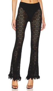 MAJORELLE Karenza Pointelle Knit Pants in Black - MAJORELLE Karenza Pantalon en tricot pointelle en noir - MAJORELLE Karenza 黑色挑窿针织长裤 - MAJORELLE Karenza Pointelle-Strickhose in Schwarz - MAJORELLE Karenza 포인텔 니트 팬츠블랙 색상 - MAJORELLE Pantaloni Karenza Pointelle in maglia nera