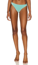 MIKOH Ofu Bikini Bottom in Baby Blue - Bas de bikini MIKOH Ofu en bleu bébé - MIKOH Ofu 淡蓝色比基尼泳裤 - MIKOH Ofu Bikinihose in Babyblau - MIKOH Ofu 비키니 하의 - Slip bikini MIKOH Ofu in blu baby