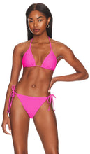 MILLY Cabana Textured Triangle Bikini Top in Fuchsia - Haut de bikini triangle texturé MILLY Cabana en fuchsia - MILLY Cabana 紫红色纹理三角比基尼上衣 - MILLY Cabana Strukturiertes Triangel-Bikinioberteil in Fuchsia - MILLY Cabana 텍스처드 트라이앵글 비키니 탑 - Top bikini a triangolo testurizzato MILLY Cabana in fucsia
