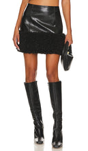 MILLY Rochelle Crinkle Faux Leather Skirt in Black - MILLY - Jupe en similicuir froissé Rochelle en noir - MILLY Rochelle 黑色褶皱人造皮革半身裙 - MILLY Rochelle Crinkle-Kunstlederrock in Schwarz - MILLY Rochelle Crinkle 인조 가죽 스커트블랙 색상 - MILLY Gonna Rochelle in ecopelle stropicciata nera