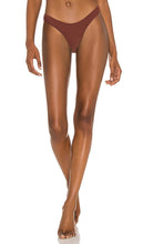 MINIMALE ANIMALE Wall Street Brief Bikini Bottom in Brown - MINIMALE ANIMALE Wall Street - Bas de bikini slip en marron - MINIMALE ANIMALE 棕色华尔街三角裤比基尼泳裤 - MINIMALE ANIMALE Wall Street Brief-Bikinihose in Braun - MINIMALE ANIMALE Wall Street 브리프 비키니 하의 브라운 색상 - MINIMALE ANIMALE Slip bikini Wall Street in marrone