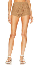 MISA Los Angeles Daisy Short in Tan - Short Daisy MISA Los Angeles en beige - MISA Los Angeles 黄褐色雏菊短裤 - MISA Los Angeles Daisy Short in Hellbraun - MISA Los Angeles 데이지 쇼츠 - MISA Los Angeles Daisy Short in marrone chiaro