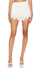 MISA Los Angeles Soleil Shorts in White - Short MISA Los Angeles Soleil en blanc - MISA Los Angeles Soleil 白色短裤 - MISA Los Angeles Soleil Shorts in Weiß - MISA Los Angeles 솔레일 반바지 화이트 색상 - Pantaloncini MISA Los Angeles Soleil in bianco