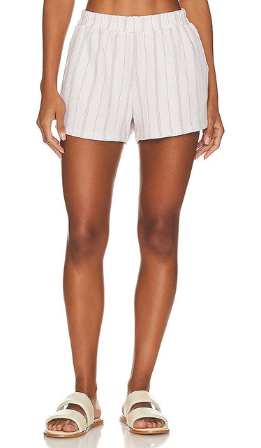 MONROW Stripe Pull On Short in Ivory - MONROW Short à enfiler à rayures en ivoire - MONROW 象牙色条纹套头短裤 - MONROW Gestreifte Pull-On-Shorts in Elfenbein - MONROW 스트라이프 풀온 쇼츠 in Ivory - MONROW Pantaloncini a righe in avorio