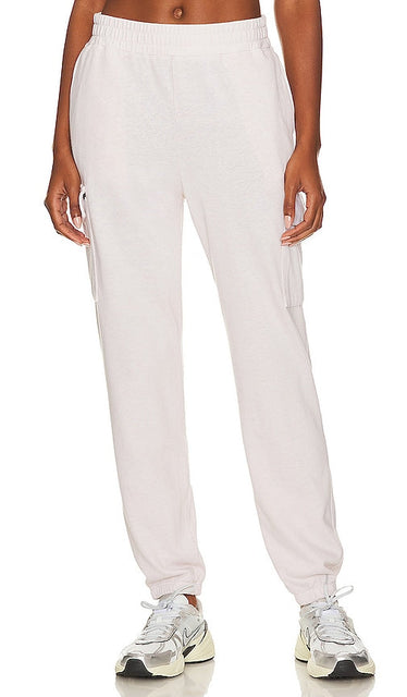 MONROW Supersoft Fleece Cargo Sweatpants in Ivory - MONROW Pantalon de survêtement cargo en polaire super doux en ivoire - MONROW 象牙色超柔软抓绒工装运动裤 - MONROW Supersoft Fleece Cargo-Jogginghose in Elfenbein - MONROW 슈퍼소프트 플리스 카고 스웨트팬츠 - Pantaloni sportivi cargo MONROW in pile supersoft in avorio