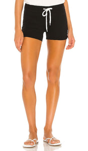 MONROW Supersoft Vintage Short in Black - MONROW Short Vintage Supersoft en Noir - MONROW 黑色 Supersoft 复古短裤 - MONROW Supersoft Vintage Short in Schwarz - MONROW Supersoft 빈티지 쇼츠블랙 색상 - MONROW Pantaloncini vintage supersoft in nero