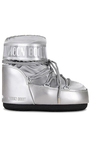 MOON BOOT Icon Low Glance Boot in Metallic Silver - MOON BOOT Icon Low Glance Boot en argent métallisé - MOON BOOT Icon 金属银色低光靴子 - MOON BOOT Icon Low Glance Stiefel in Metallic-Silber - MOON BOOT 아이콘 메탈릭 실버 로우 글랜스 부츠 - MOON BOOT Icon Low Glance Boot in argento metallizzato